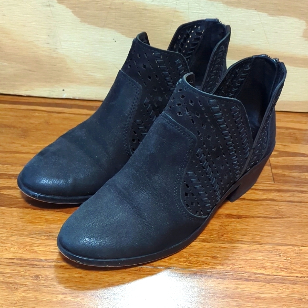 Vince camuto Black Genuine Leather Western Style Bootie 7.5, 37.5